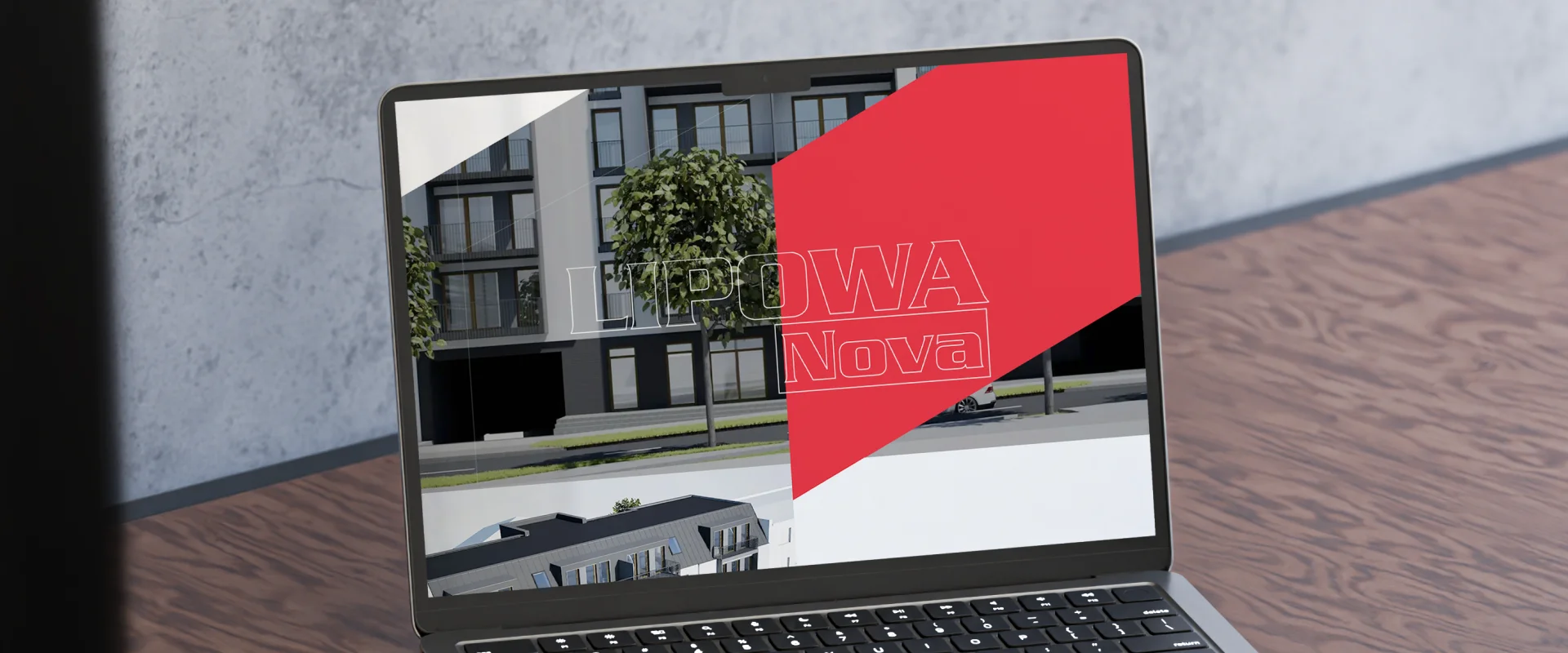 Osoba przegląda stronę Hevenia na laptopie. Ekran wyświetla hasło „Rodzinne apartamenty z widokiem na morze” oraz zdjęcie plaży otoczonej zielenią.